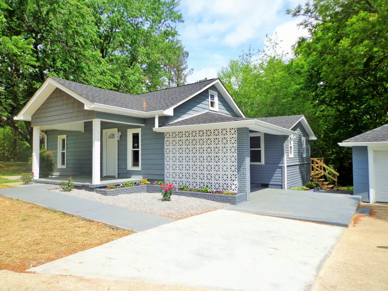 320 Old Stewart Rd - Photo 1