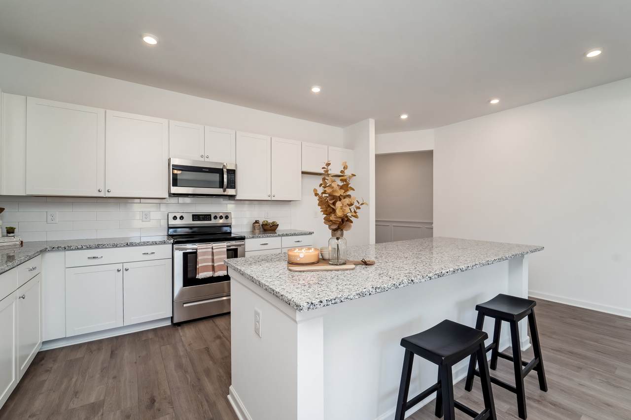 2704 Castle Rd - Photo 1