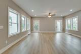 1121 Lawrence Ave - Photo 4