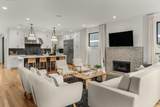 909 Montrose Ave - Photo 16