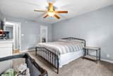 1033 Waterford Cir - Photo 16