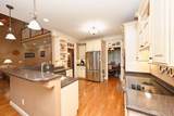 1043 Dorset Dr - Photo 7