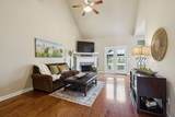 1135 Cynthia Ln - Photo 4