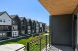 550 Markham - Photo 2