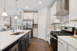 1012 Stoneleigh Ln - Photo 13