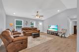 1084 Redwing Dr - Photo 2