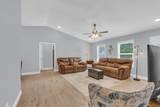 1084 Redwing Dr - Photo 3