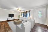 521 Thomas Ave - Photo 2