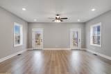 1121 Lawrence Ave - Photo 15