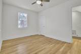 1121 Goldilocks St - Photo 18