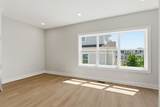 1121 Lawrence Ave - Photo 22