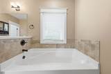 2065 Stratford Ln - Photo 18