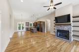 2065 Stratford Ln - Photo 6