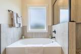 2094 Beverly Ct - Photo 14
