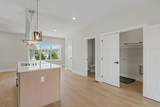 1121 Lawrence Ave - Photo 11