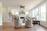 2112 E Hill Dr - Photo 5
