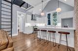 929 Montrose Ave - Photo 2