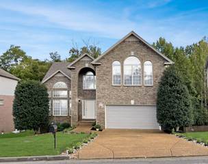 MLS# 2438045 - 5409 Oak Chase Dr in Oak Highlands in Antioch Tennessee 37013