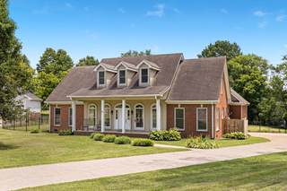 MLS# 2680175 - 1011 Hearthside Ct S in Country Homes Sec 9 in Hendersonville Tennessee 37075