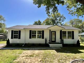 MLS# 2747708 - 701 W 2nd St in R. D. Goodlett in Dickson Tennessee 37055