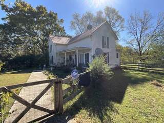 MLS# 2752564 - 692 Clearview Rd in NA in Cottontown Tennessee 37048