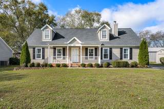 MLS# 2760133 - 102 Fox Ridge Dr in Fox Ridge Sec 2 in Murfreesboro Tennessee 37128