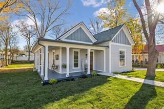 MLS# 2774146 - 203 N Charlotte St in Downtown Dickson in Dickson Tennessee 37055