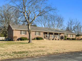 MLS# 2795024 - 207 Cowan St in Sunnyside Sec 8 in Columbia Tennessee 38401