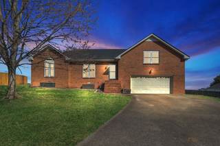 MLS# 2809096 - 576 Deer Path in Foxfire Sec 4 in Gallatin Tennessee 37066