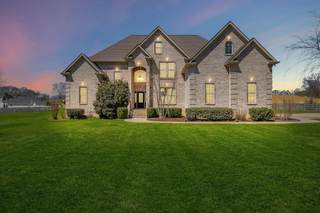 MLS# 2810010 - 423 Carters Creek Pike in Carters Cove Sec 1 in Columbia Tennessee 38401