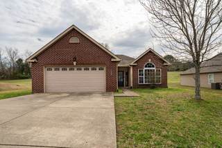 MLS# 2816325 - 128 Granda Flora Dr in Magnolia Village Ph4 Sec 2 in White House Tennessee 37188