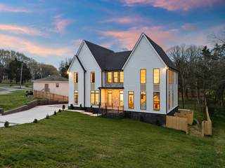 MLS# 2818128 - 819 Davidson Dr in West Meade in Nashville Tennessee 37205