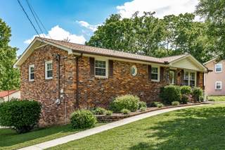 MLS# 2867721 - 111 La Via Dr in Surfside Park Sec 5 in Hendersonville Tennessee 37075