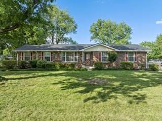 MLS# 2883088 - 104 Southburn Dr in Colonial Acres in Hendersonville Tennessee 37075