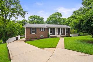 MLS# 2887660 - 201 Gates Dr in Surfside Park Sec 5 in Hendersonville Tennessee 37075