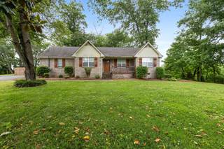 MLS# 2889700 - 1054 Cragfront Est Loop in Cragfront Estates in Gallatin Tennessee 37066