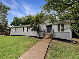 MLS# 2943241 - 203 Snug Harbor Dr in Lake Club Est in Hendersonville Tennessee 37075