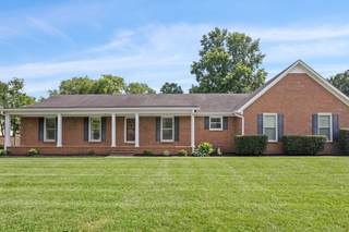 MLS# 2946292 - 811 Banner Dr in Regency Park Sec 6 in Murfreesboro Tennessee 37129
