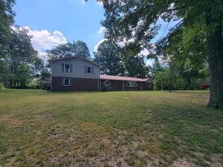 MLS# 2964140 - 109 S Hummingbird Ln in East Hills in Dickson Tennessee 37055