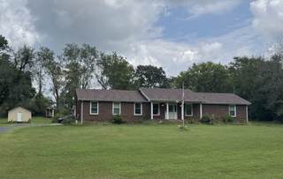 MLS# 2975361 - 1810 Old Clarksville Pike in rural in Chapmansboro Tennessee 37035