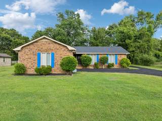 MLS# 2975811 - 1896 Saundersville Ferry Rd in Garden Acres in Mount Juliet Tennessee 37122