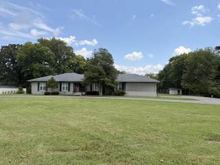 MLS# 2976769 - 305 Castle Heights Ave in n/a in Lebanon Tennessee 37087