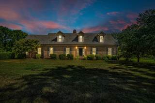 MLS# 2976979 - 604 Maynard Ln in Mistletoe View Est Sec 1 in Columbia Tennessee 38401