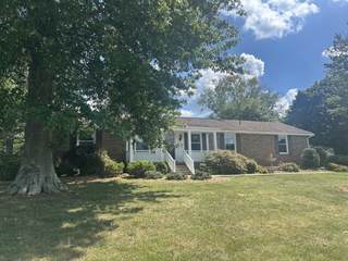 MLS# 2980620 - 211 General Forrest Dr in Stonegate 3rd Add in Springfield Tennessee 37172
