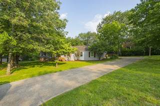 MLS# 2988664 - 1304 S Graycroft Ave in Oakland Acres in Madison Tennessee 37115