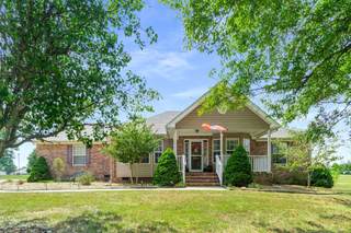 MLS# 2992282 - 1900 Spears Ln in Armstrong Meadows Sec 1 in Columbia Tennessee 38401