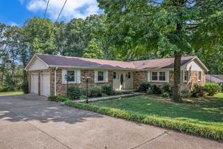 MLS# 2994220 - 126 Robin Hood Rd in Sherwood Forest in Dickson Tennessee 37055