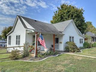 MLS# 2995341 - 701 W 5th Street in West Dickson in Dickson Tennessee 37055
