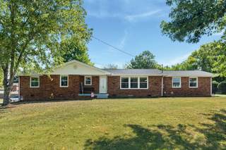 MLS# 2995976 - 137 Chiroc Rd in Maple Row Est Sec in Hendersonville Tennessee 37075