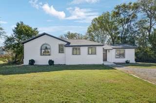 MLS# 3011508 - 1000 Pruitt Ln in Deshea Est in Gallatin Tennessee 37066